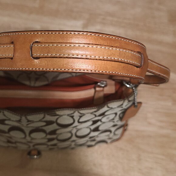 COACH VINATAGE HAMPTON SIGNATURE SHOULDER HANDBAG - KHAKI COLOR - Picture 3 of 15